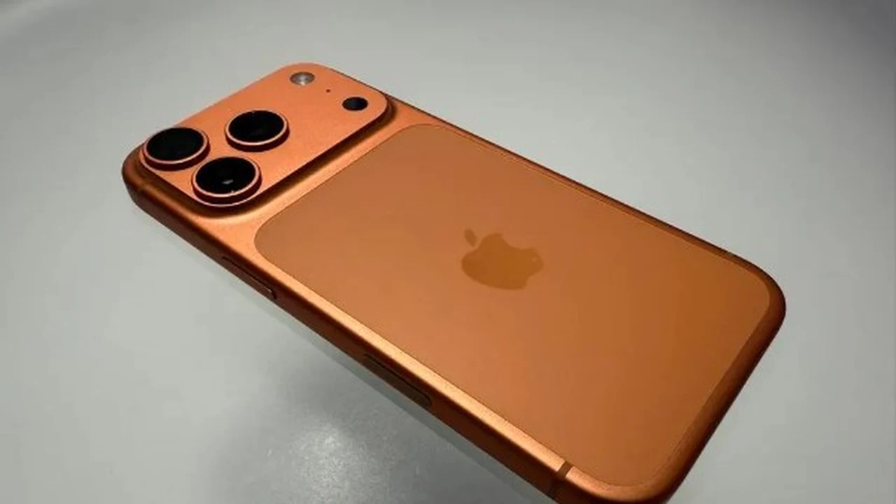 تسريبات آيفون 18 تكشف عن أول هاتف قابل للطي من أبل